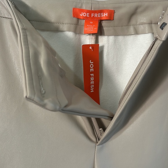 NWT JOE FRESH FAUX LEATHER WOMEN PANTS IN CREAM COLOUR SIZE 10 - Picture 9 of 10